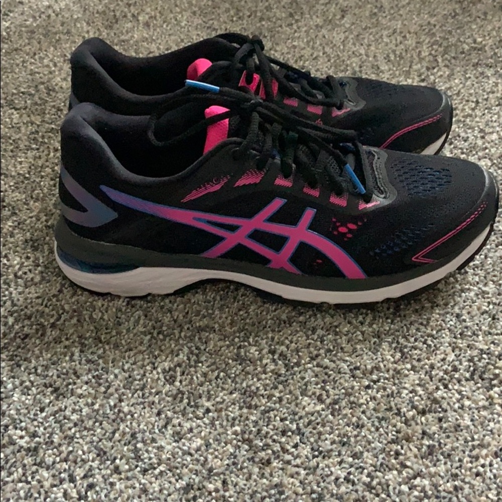 Running shoes - Picture 2 of 3